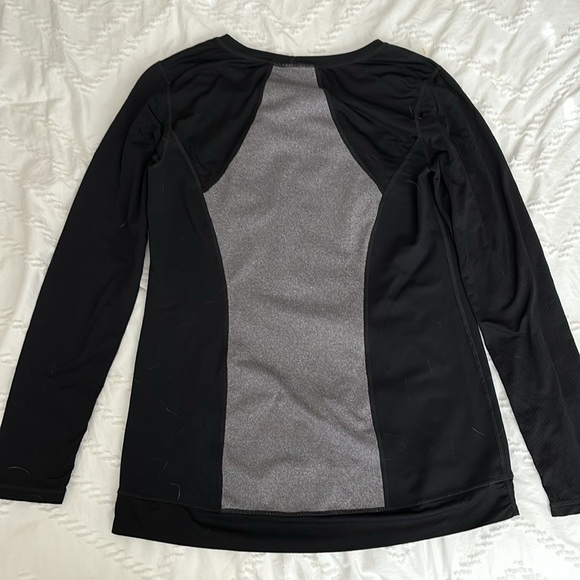 Cabi, activewear long sleeve shirt, Size Medium, Black with Gray accents - Picture 2 of 3